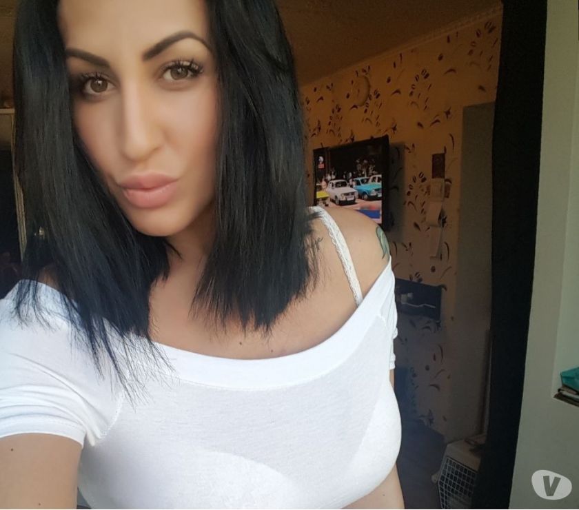 Italienne pétillante en lingerie très fine